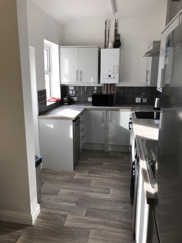 Room Forres Road in Sheffield