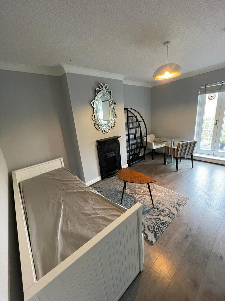 Flat Victoria Road in Greater London