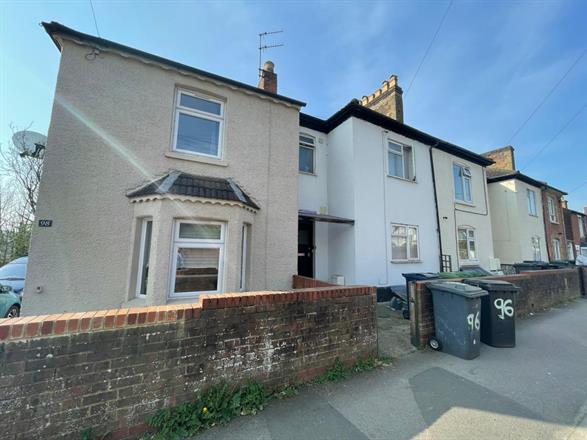 Flat Totteridge Road in High Wycombe