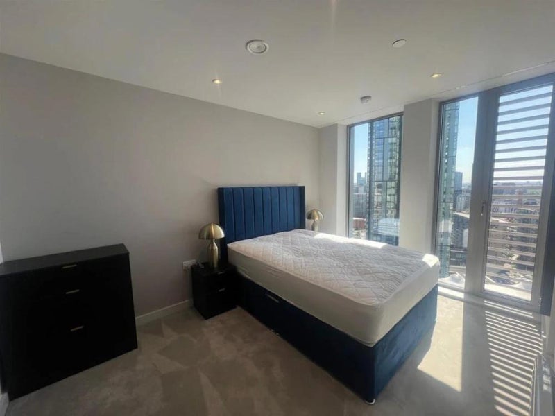 Room Trinity Way in Salford