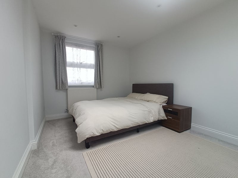 Room Pirbright Road in Greater London