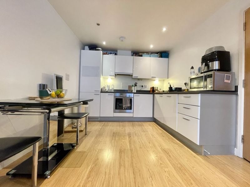 Flat Webber Street in Greater London