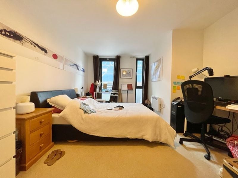 Flat Webber Street in Greater London