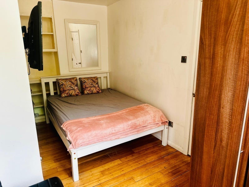Room Fontley Way in Greater London