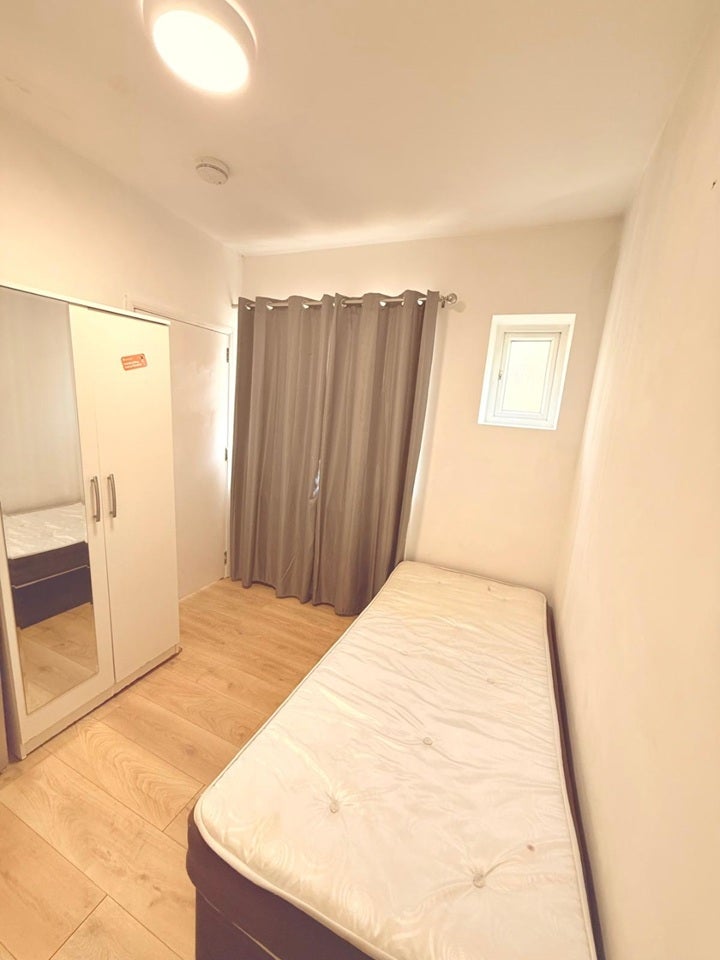 Room Repton Street in Greater London
