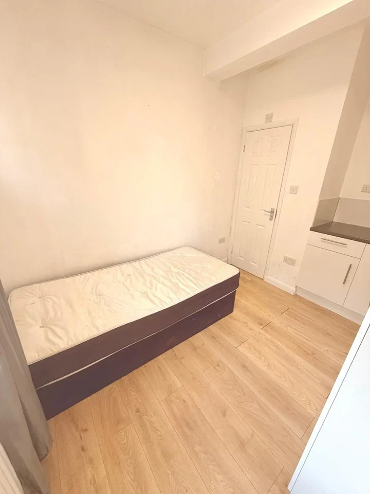 Room Repton Street in Greater London