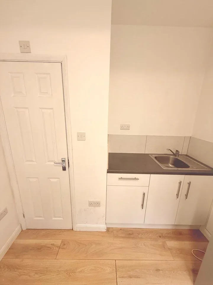 Room Repton Street in Greater London