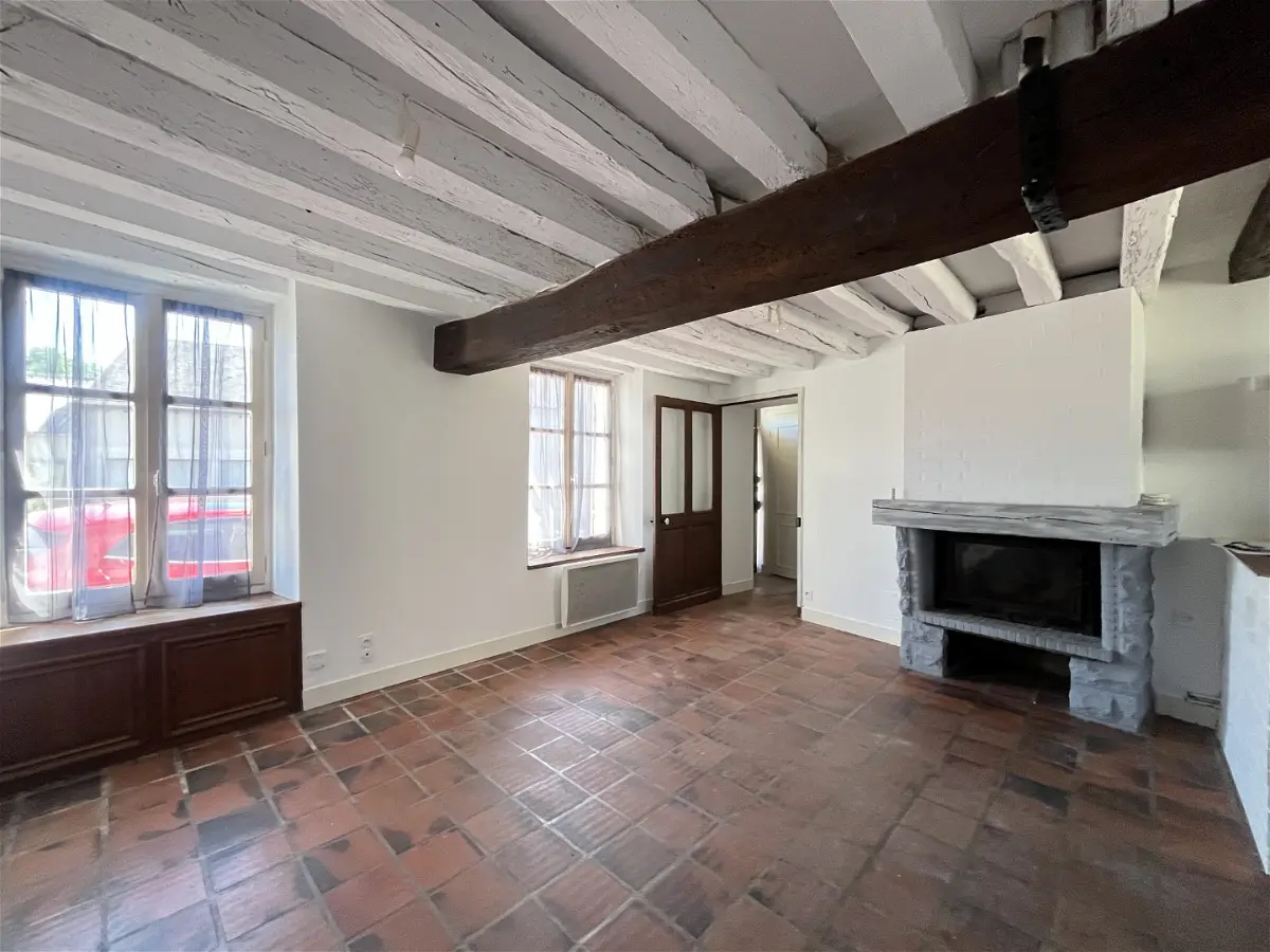 House Place Saint-Jacques in Neuville-aux-Bois