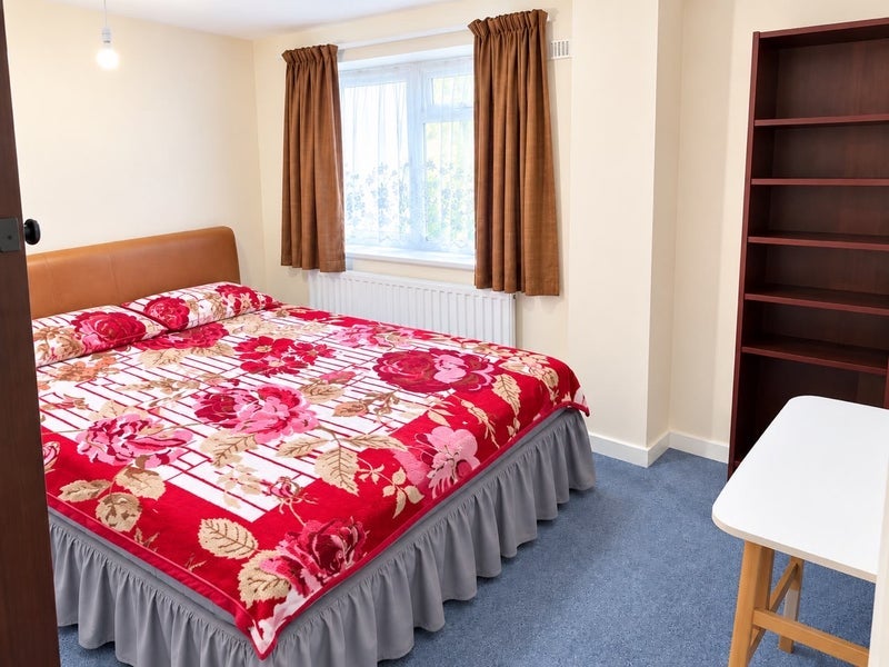 Room Finsbury Park Road in Greater London