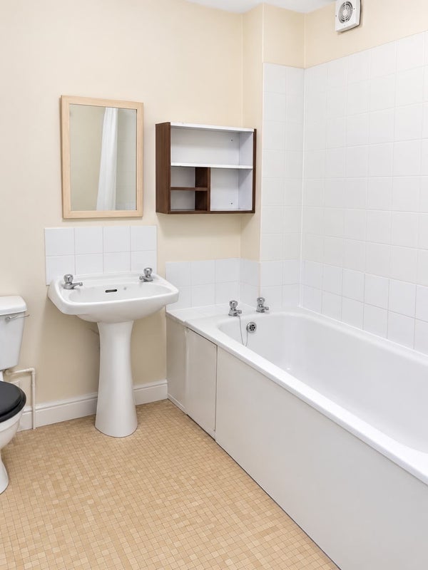 Room Finsbury Park Road in Greater London