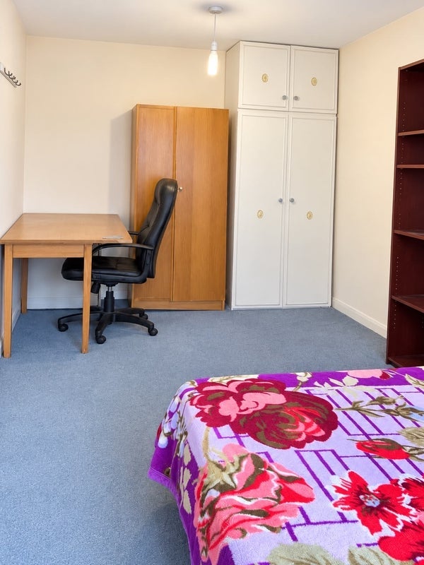 Room Finsbury Park Road in Greater London