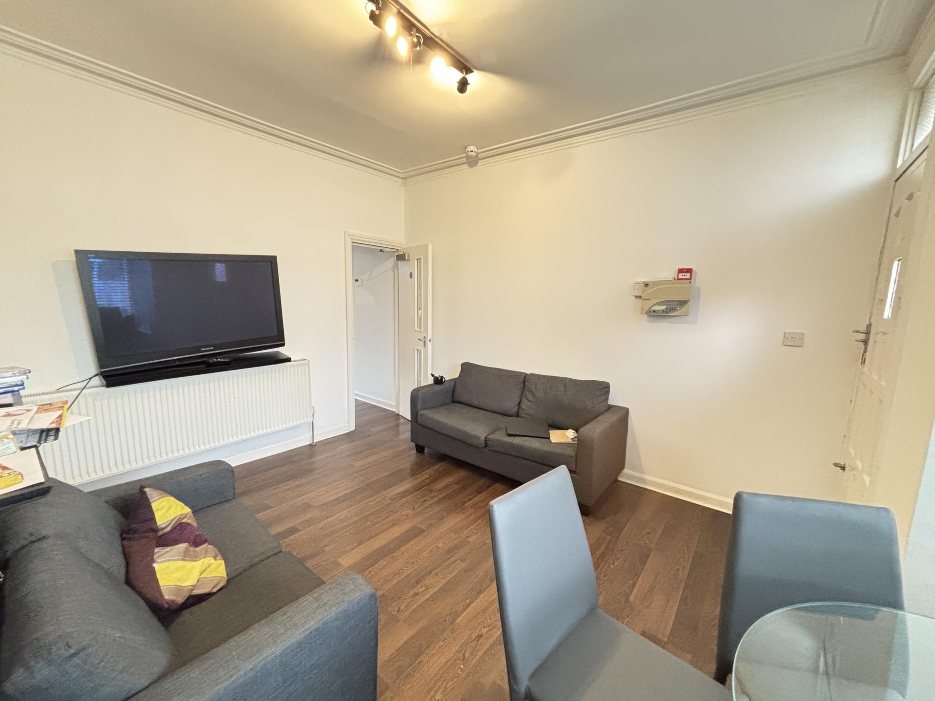 Flat Newport View in Leeds