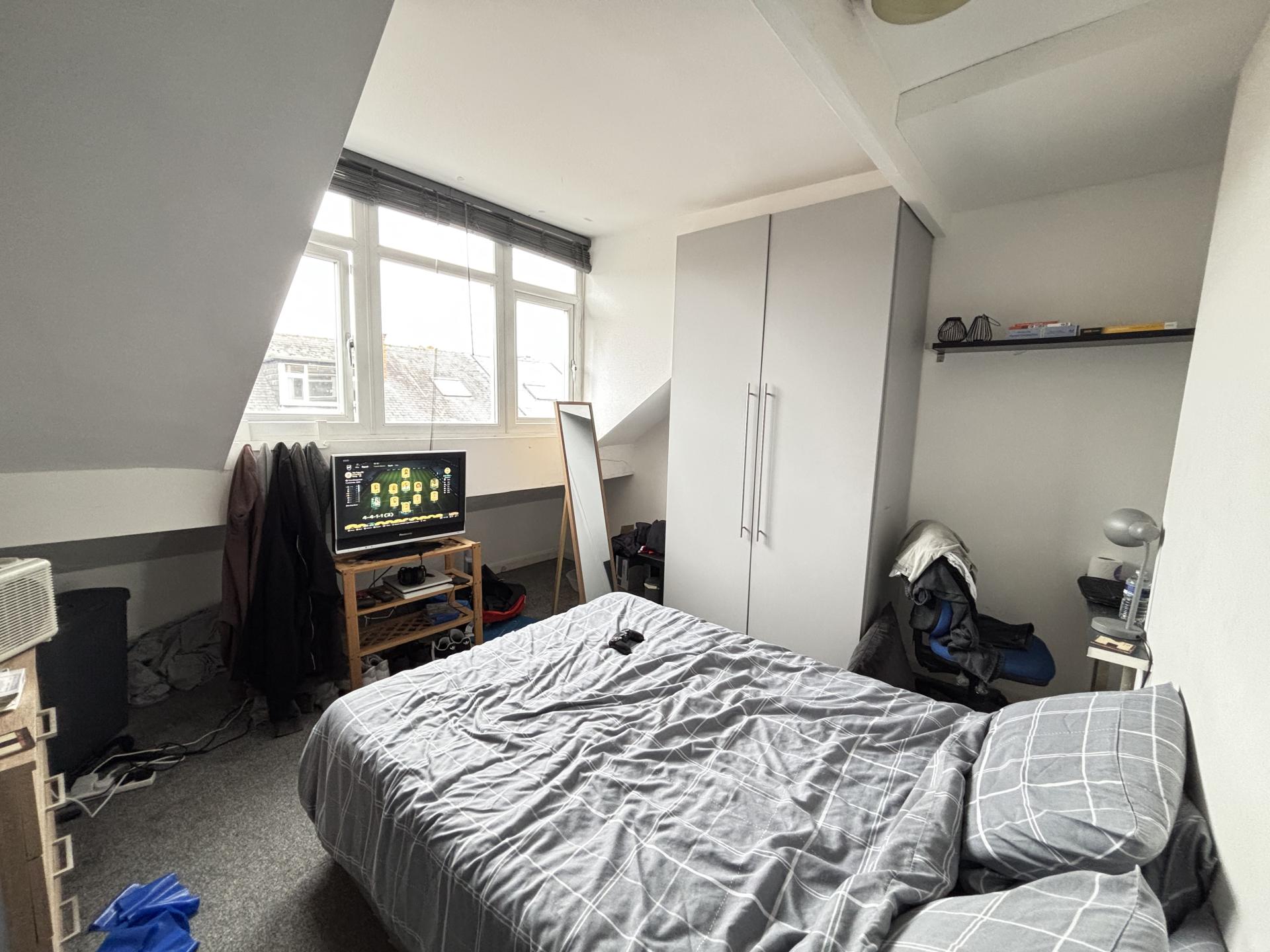 Flat Newport View in Leeds