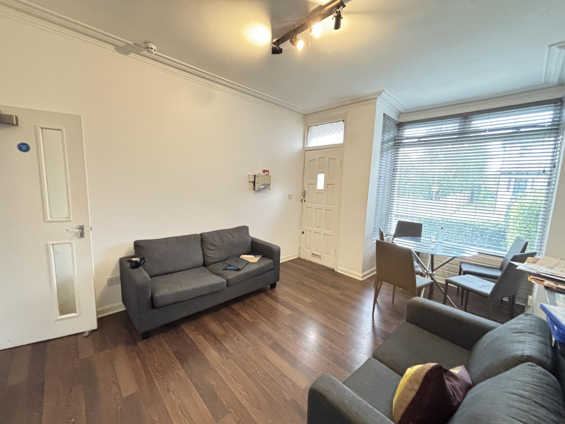 Flat Newport View in Leeds