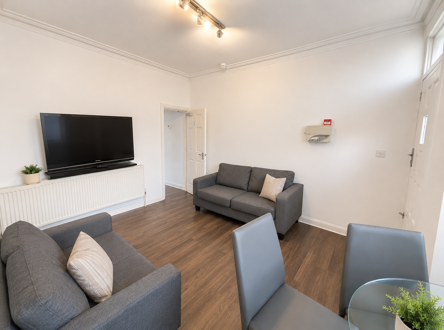Flat Newport View in Leeds