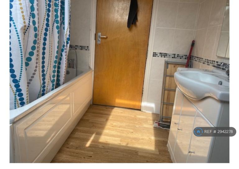 Room Burgoyne Road in Greater London