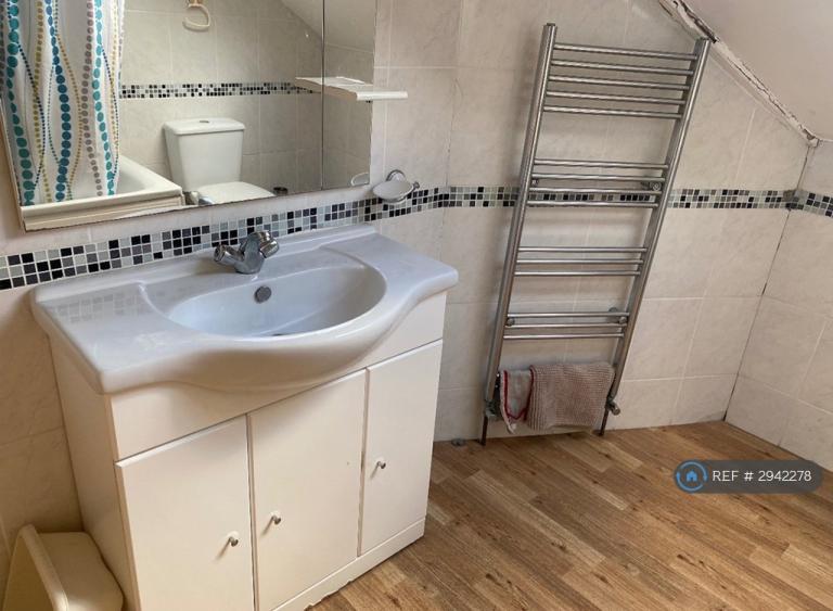 Room Burgoyne Road in Greater London