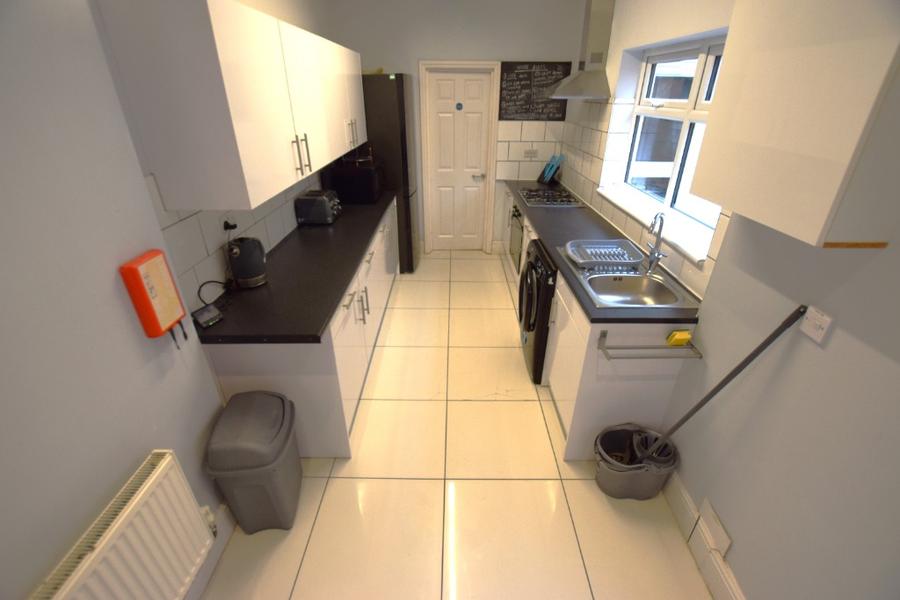 Room Euston Road in Far Cotton