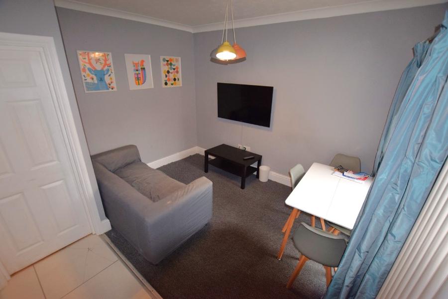 Room Euston Road in Far Cotton