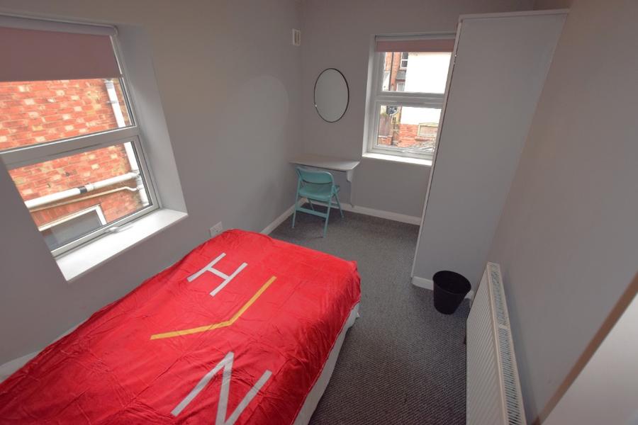 Room Euston Road in Far Cotton