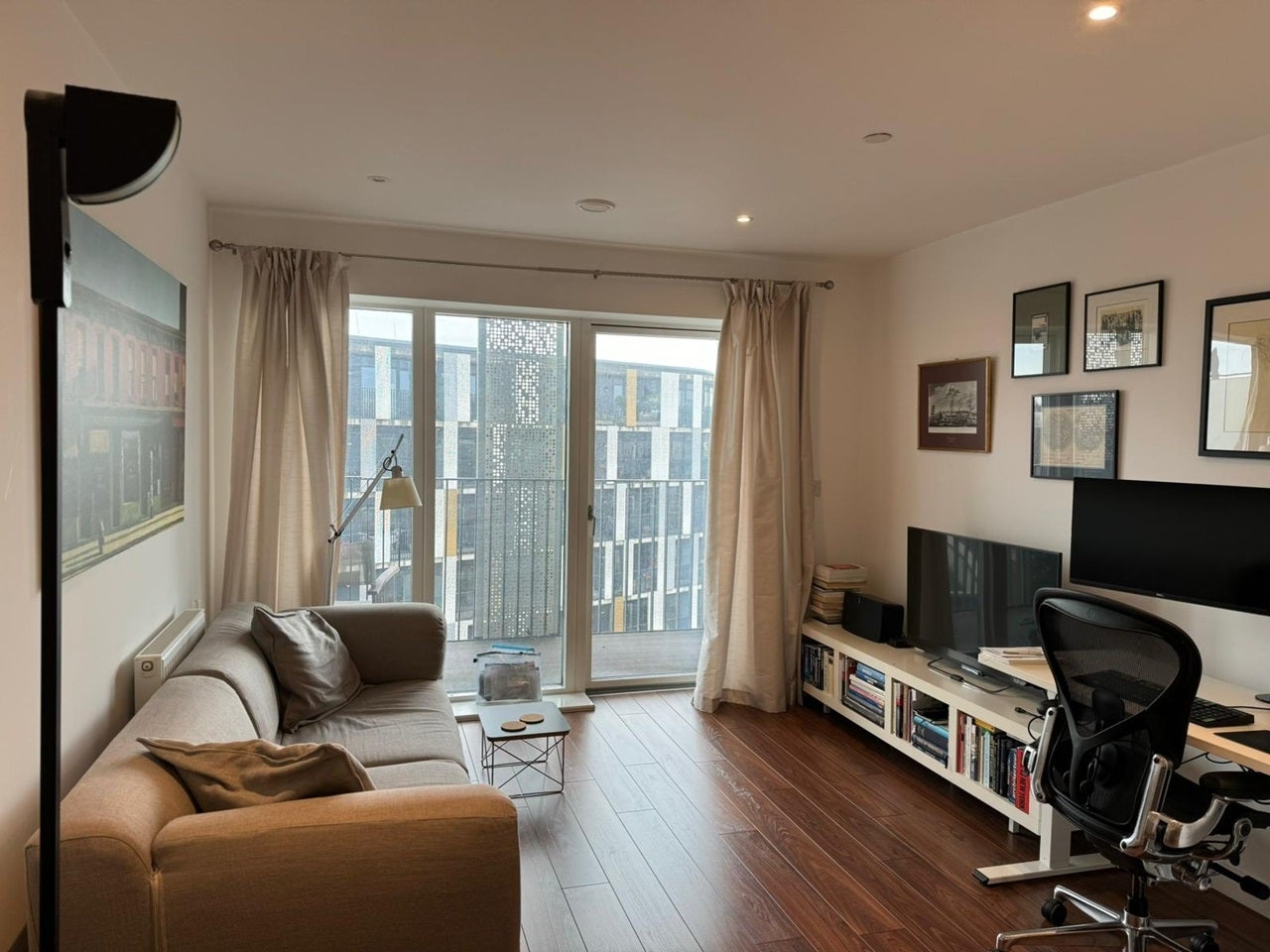 Flat Atkins Square in Greater London
