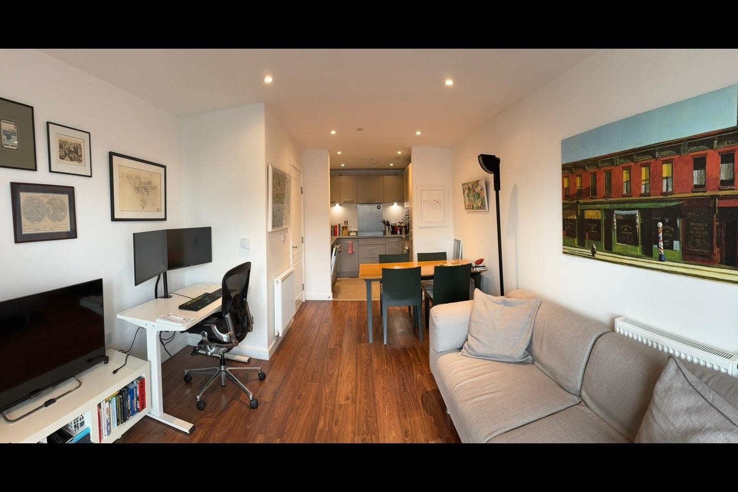 Flat Atkins Square in Greater London