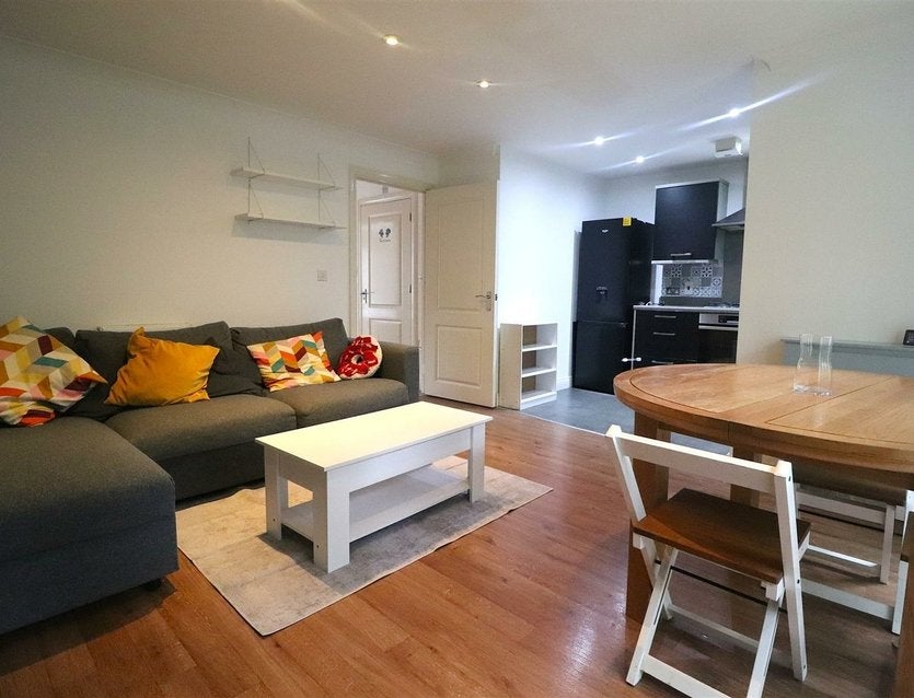 Flat Lindie Gardens in Greater London