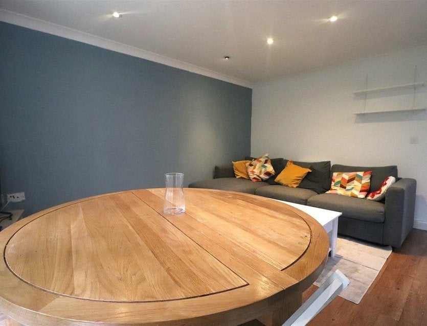 Flat Lindie Gardens in Greater London