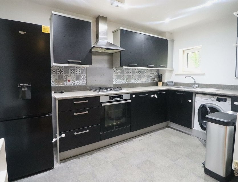 Flat Lindie Gardens in Greater London