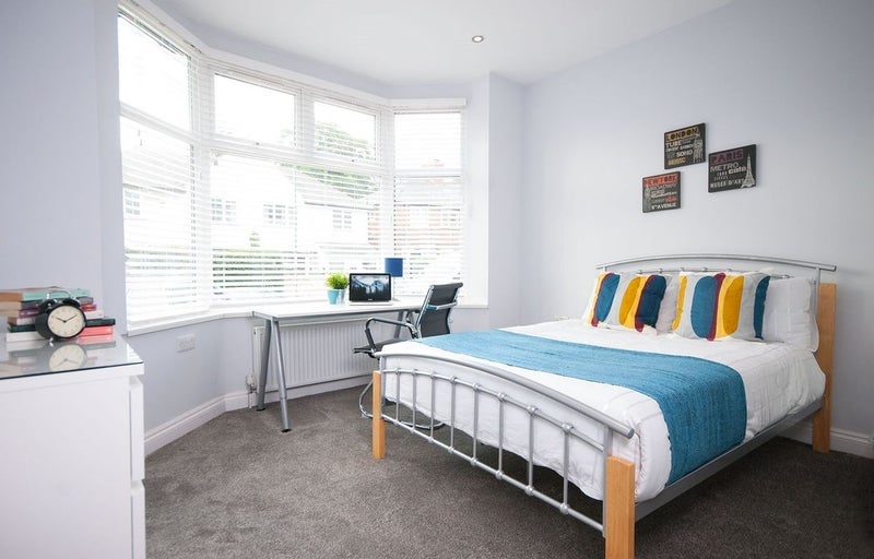 Room Rolleston Drive in Nottingham