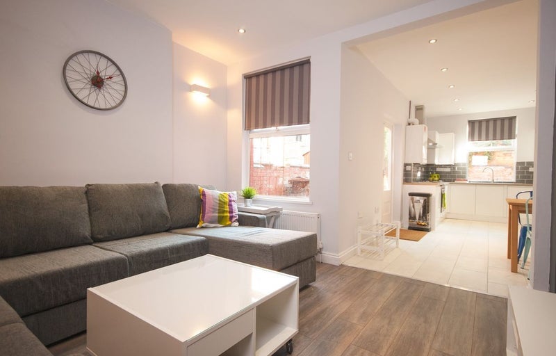 Room Rolleston Drive in Nottingham