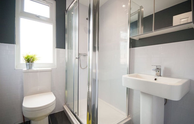 Room Rolleston Drive in Nottingham