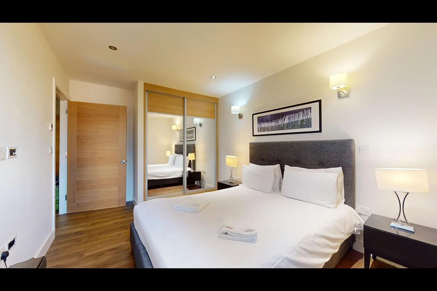 Flat Fairclough Street in Greater London
