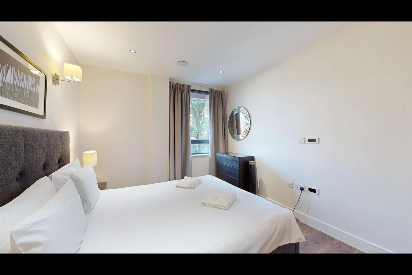 Flat Fairclough Street in Greater London