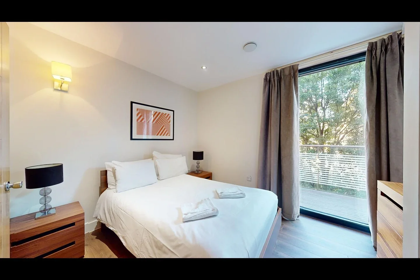 Flat Fairclough Street in Greater London