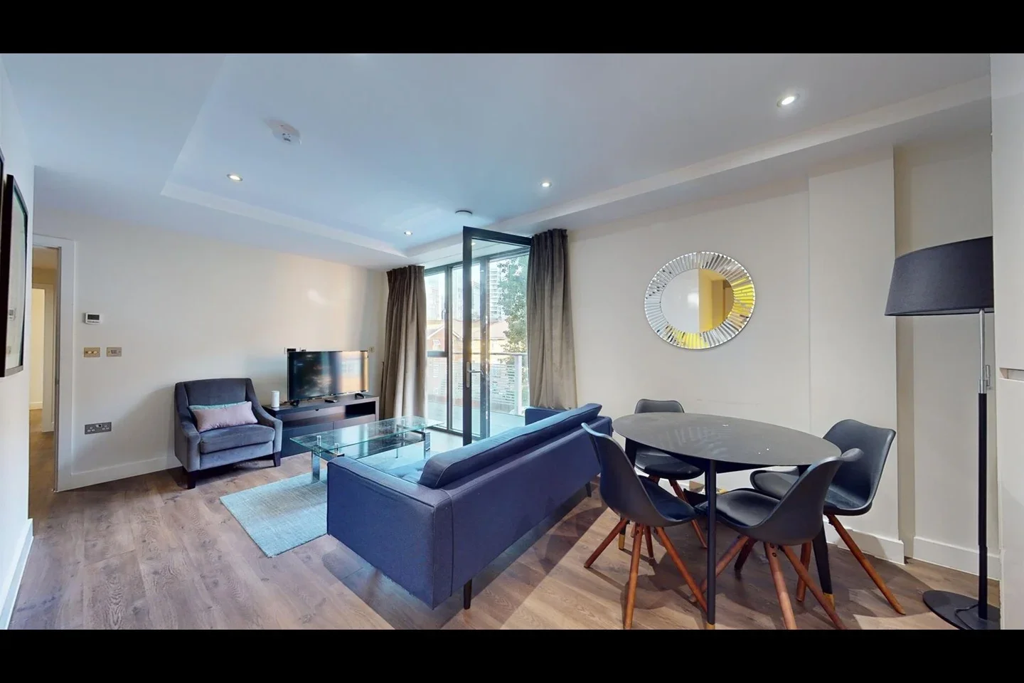 Flat Fairclough Street in Greater London