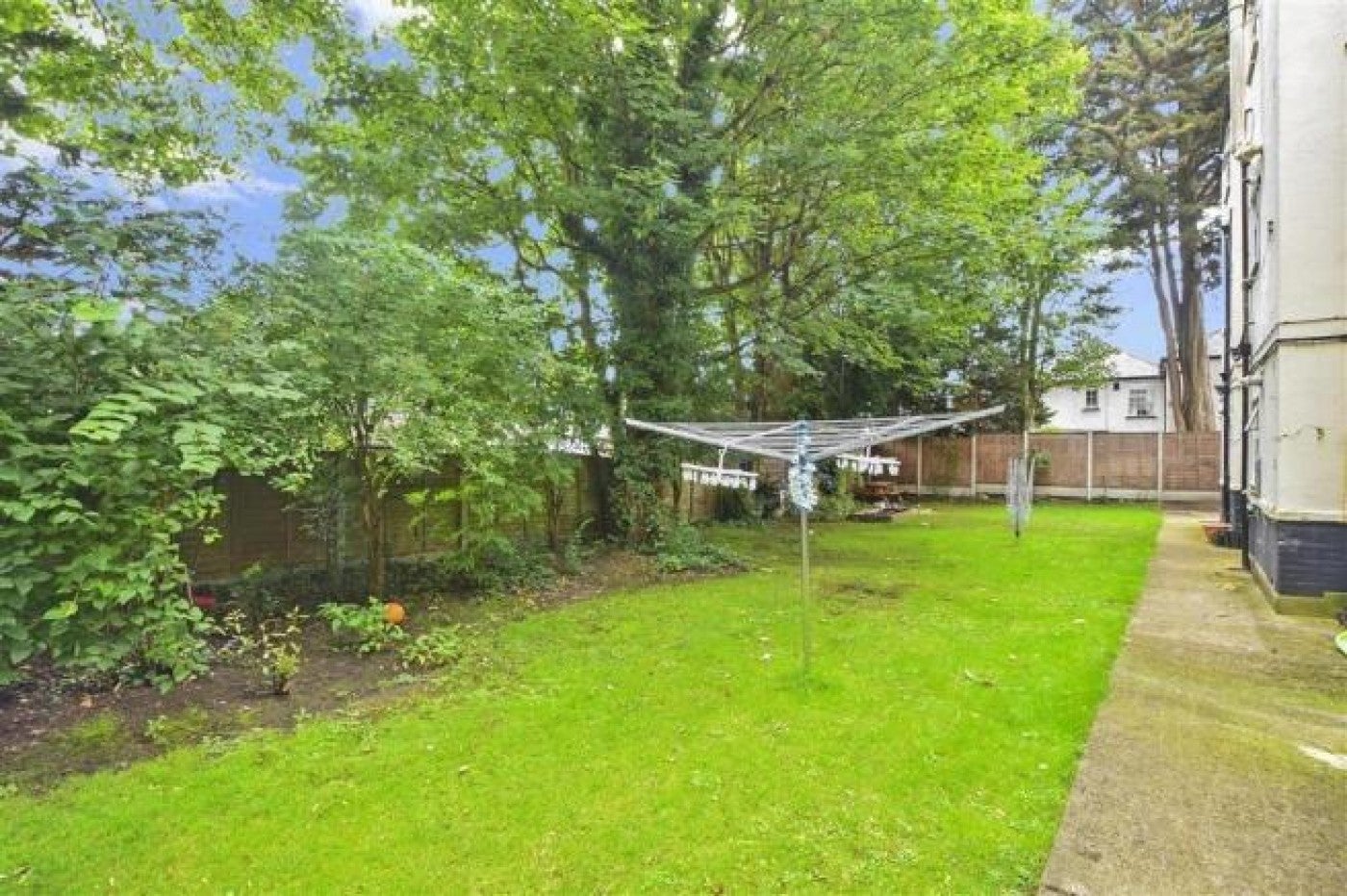 Flat Woodford New Road in Greater London