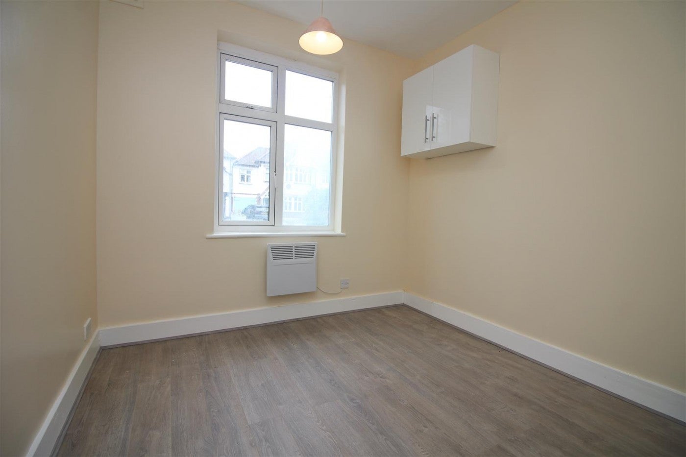 Flat Woodford New Road in Greater London
