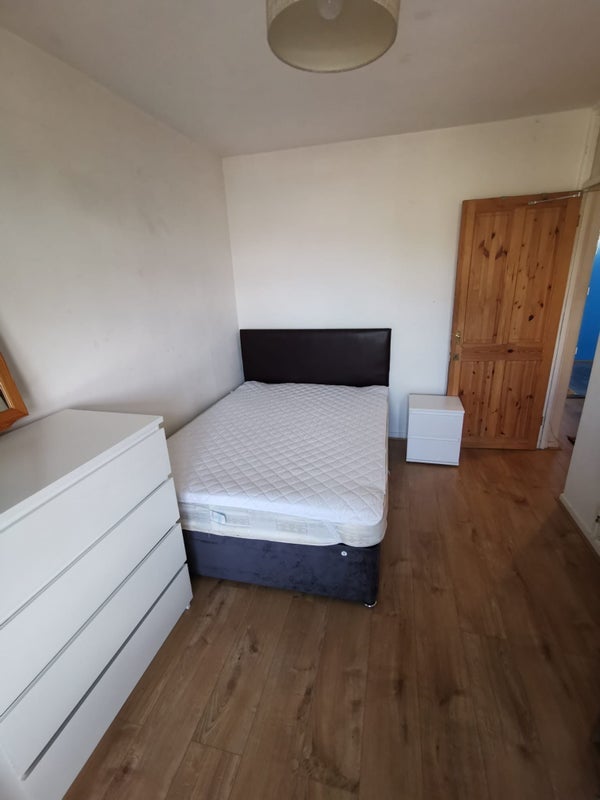 Flat Blackthorn Street in Greater London
