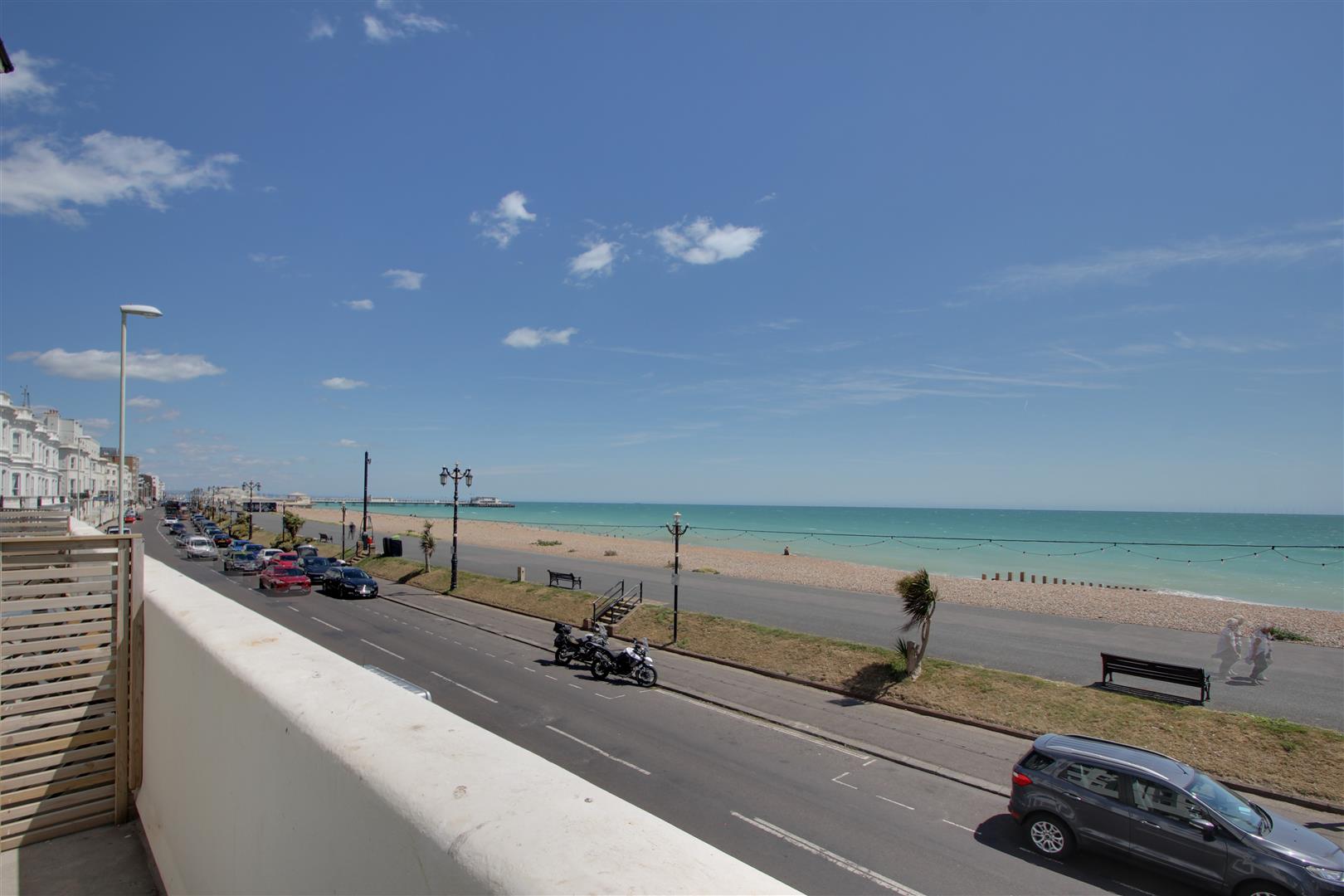 Flat Marine Parade in Worthing