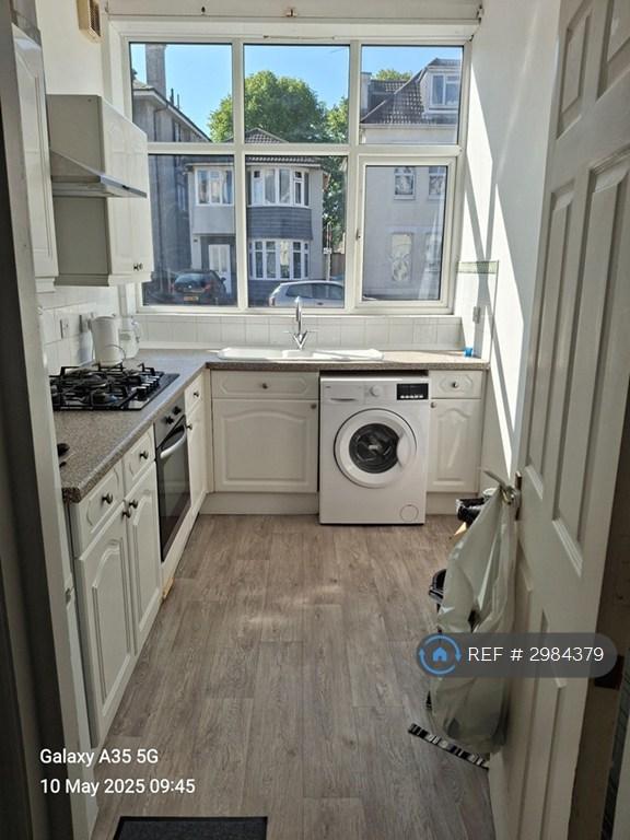 Flat Westby Road in Bournemouth