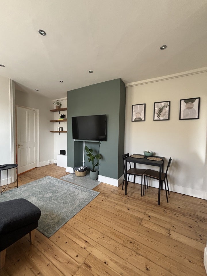 Flat Weir Road in Greater London