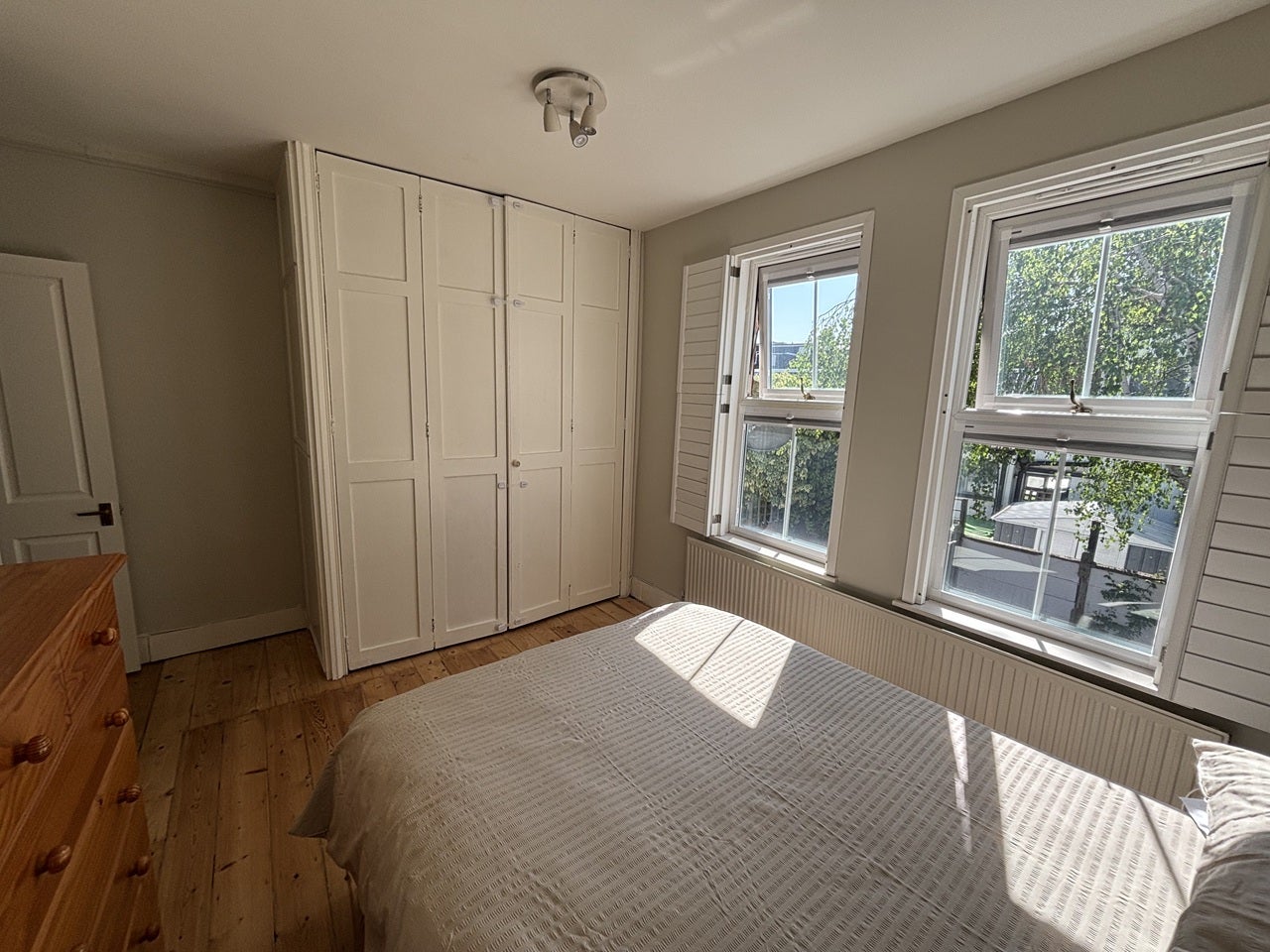 Flat Weir Road in Greater London