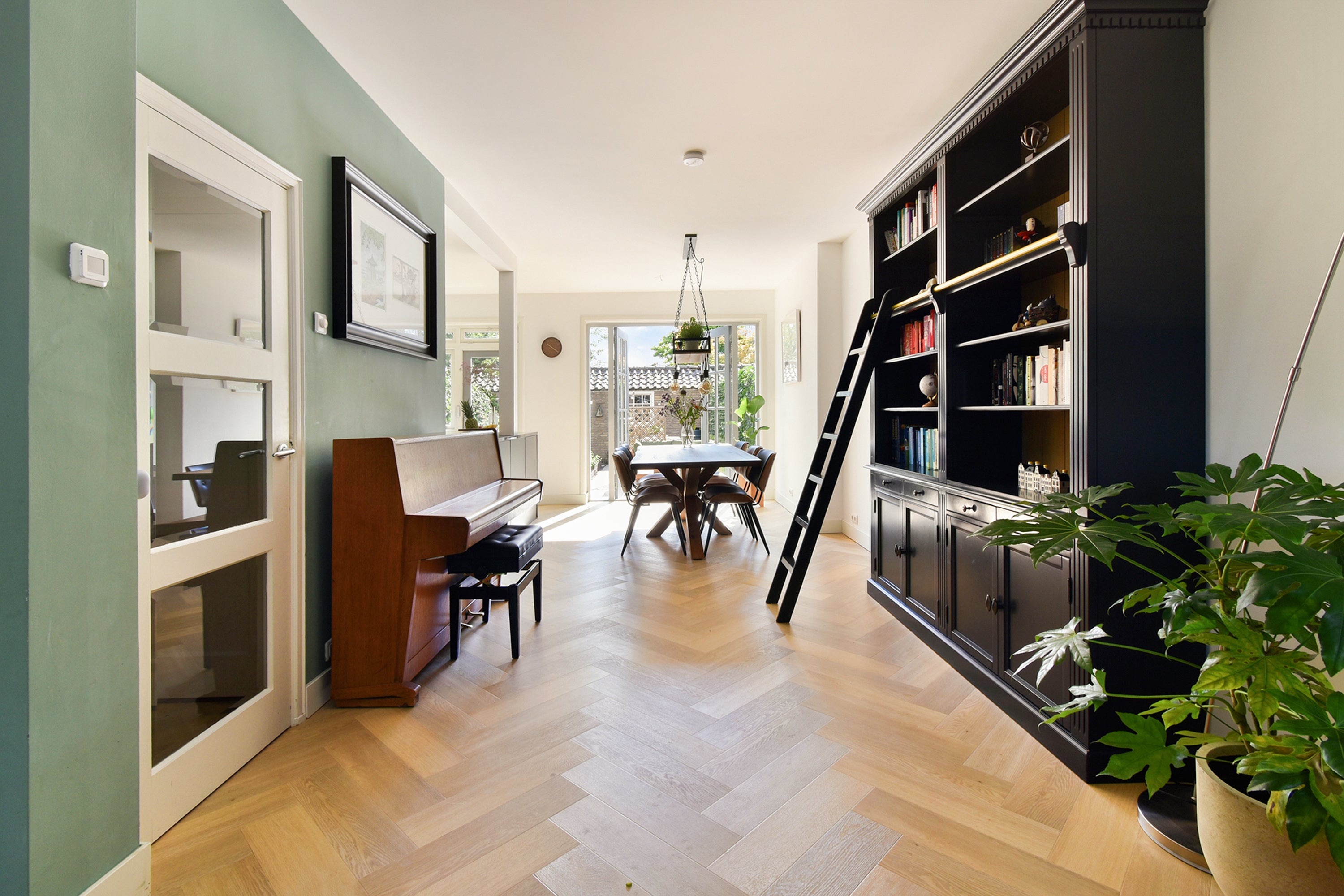 Tussenwoning te koop: Mr. S. van Houtenlaan 6, Amstelveen