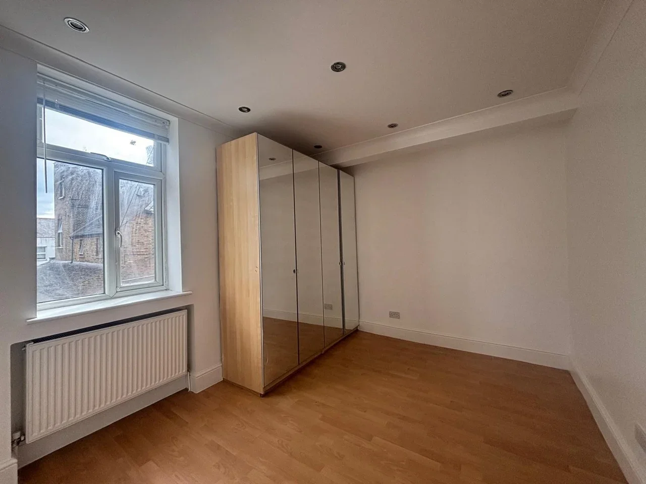 Flat Sandringham Road in Greater London