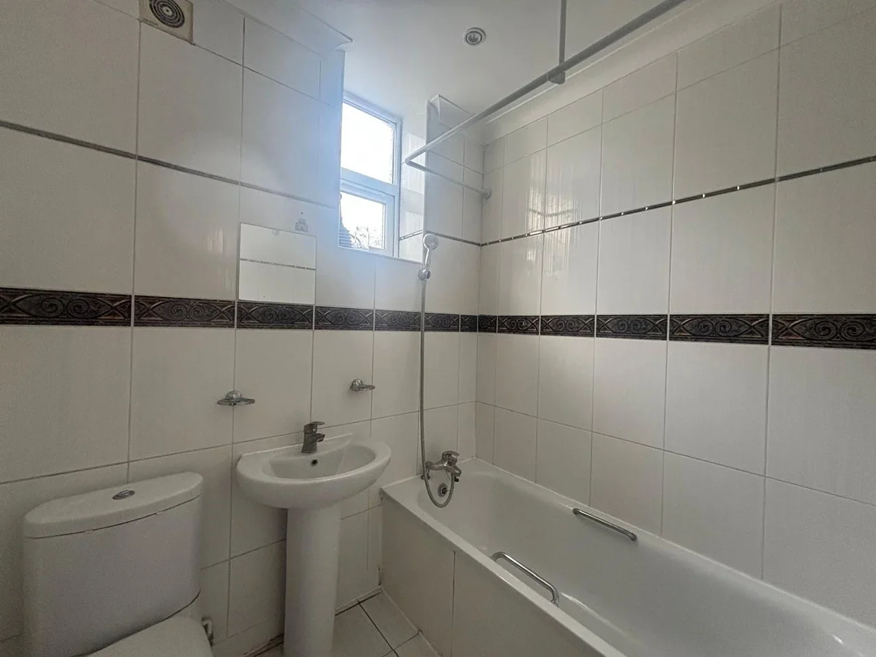 Flat Sandringham Road in Greater London