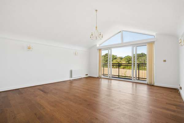 Flat Royal Lane in Greater London