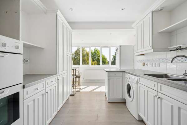 Flat Royal Lane in Greater London