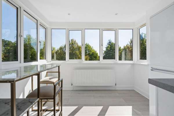 Flat Royal Lane in Greater London