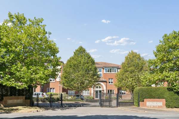 Flat Royal Lane in Greater London